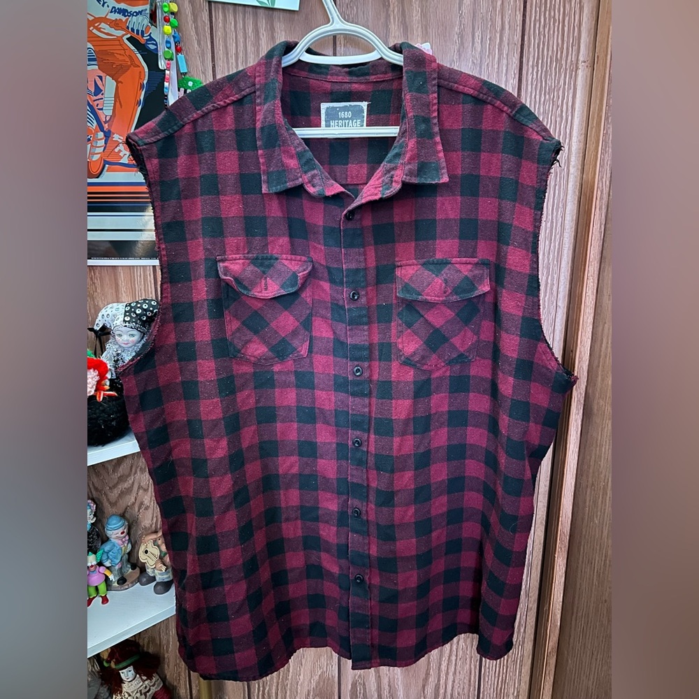 🧶3/$20 Red and Black Plaid Sleeveless Shirt